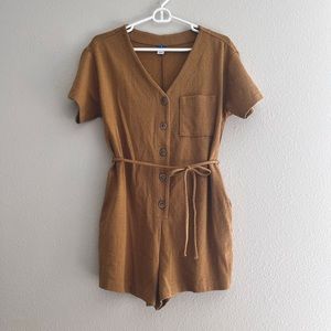 Old Navy Textured Romper with pockets and wait tie. Never worn - no tag.